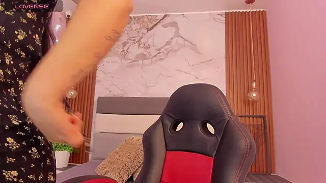 LARSONMIA online show from 11-21-25, 12:15