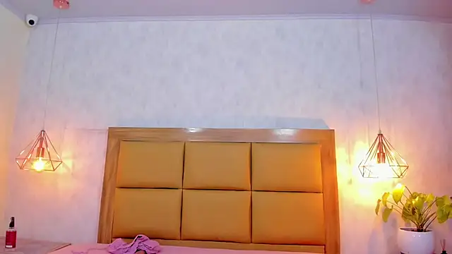 LARSONMIA online show from 03-18-25, 03:12