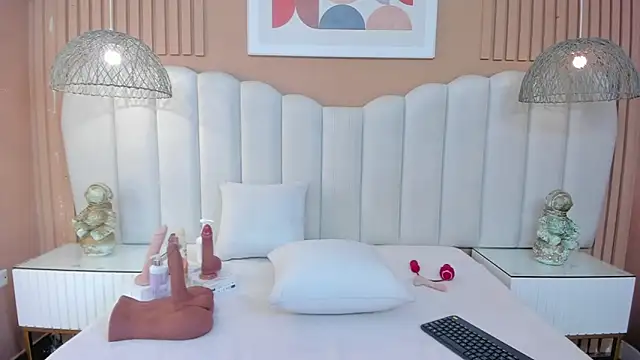 Snapshot of Sara_Vanegas chatting on 12-19-25, 11:45 Sara Vanegas online show from 12-19-25, 11:45