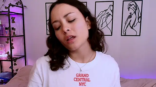 Megan Rodrigo online show from 10-12-25, 07:04