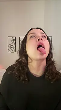 Megan Rodrigo online show from 11-30-25, 02:40