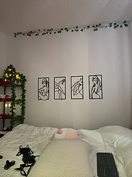 Megan Rodrigo online show from 12-14-25, 02:22