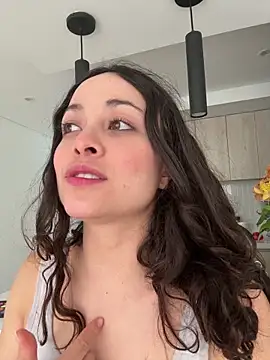 Megan Rodrigo online show from 06-18-26, 10:15