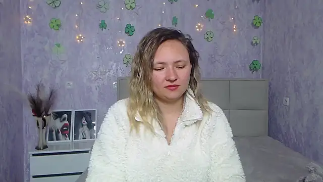 Snapshot of SallyVerda chatting on 03-19-25, 04:14 SallyVerda online show from 03-19-25, 04:14