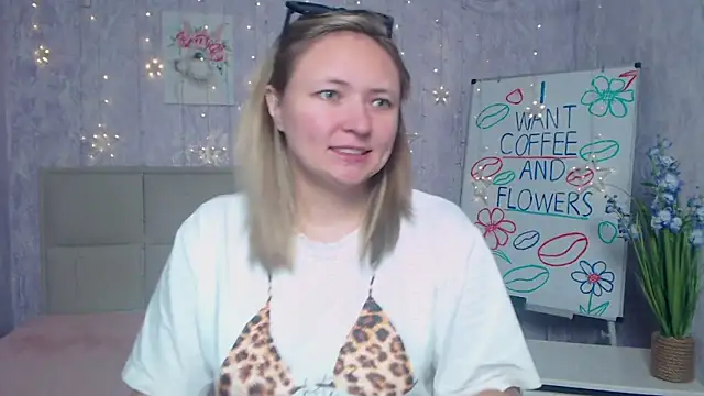 Snapshot of SallyVerda chatting on 09-13-25, 05:02 SallyVerda online show from 09-13-25, 05:02