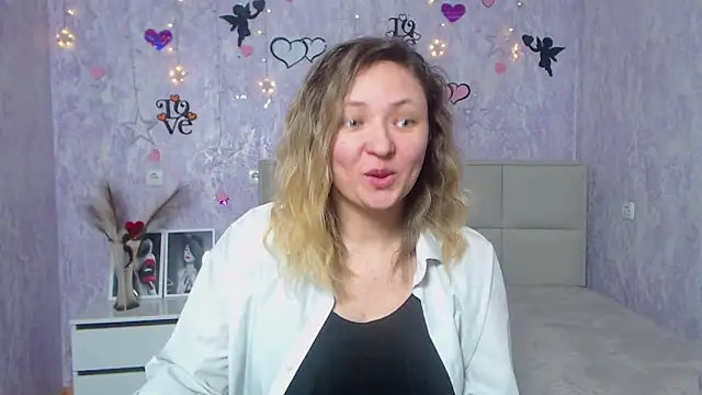 Snapshot of SallyVerda chatting on 02-19-25, 09:58 SallyVerda online show from 02-19-25, 09:58