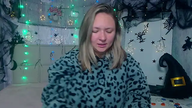 Snapshot of SallyVerda chatting on 10-15-25, 05:21 SallyVerda online show from 10-15-25, 05:21
