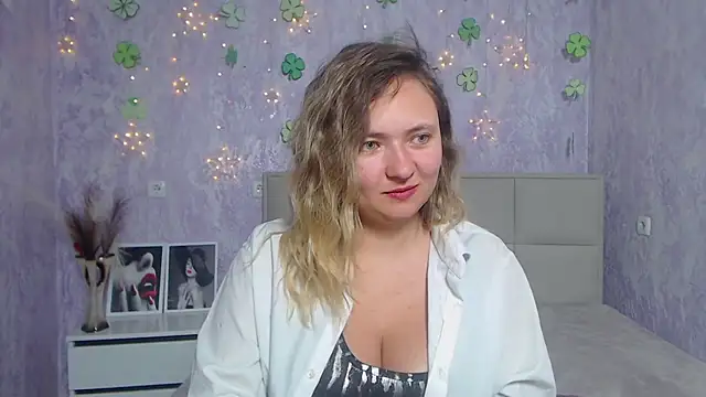 Snapshot of SallyVerda chatting on 03-18-25, 04:18 SallyVerda online show from 03-18-25, 04:18