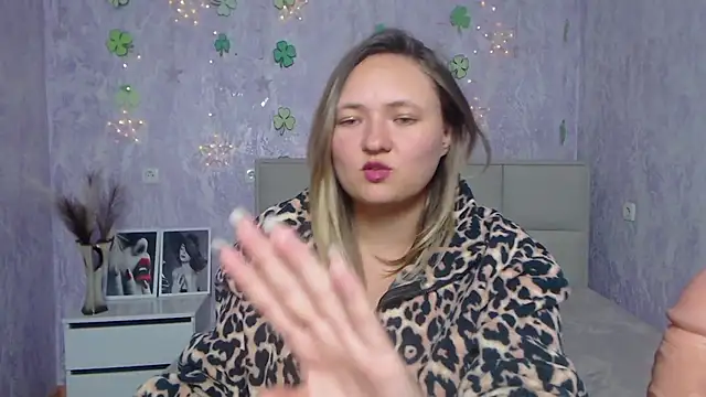 Snapshot of SallyVerda chatting on 03-21-25, 04:39 SallyVerda online show from 03-21-25, 04:39