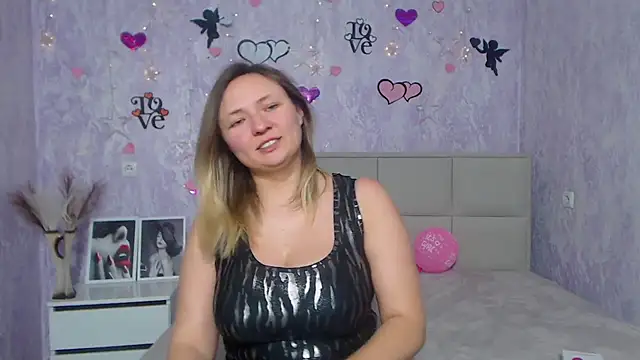 Snapshot of SallyVerda chatting on 02-14-25, 02:18 SallyVerda online show from 02-14-25, 02:18
