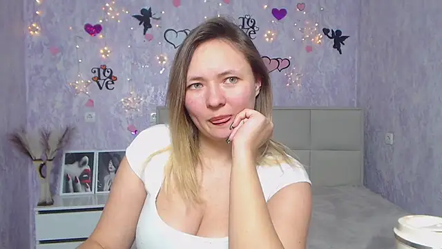 Snapshot of SallyVerda chatting on 02-13-25, 01:40 SallyVerda online show from 02-13-25, 01:40