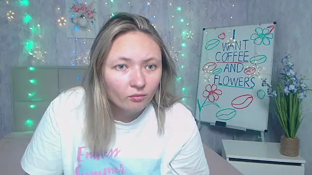 Snapshot of SallyVerda chatting on 09-11-25, 05:13 SallyVerda online show from 09-11-25, 05:13