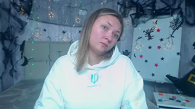Snapshot of SallyVerda chatting on 10-21-25, 05:45 SallyVerda online show from 10-21-25, 05:45