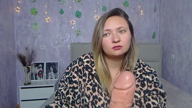 Snapshot of SallyVerda chatting on 03-21-25, 07:13 SallyVerda online show from 03-21-25, 07:13