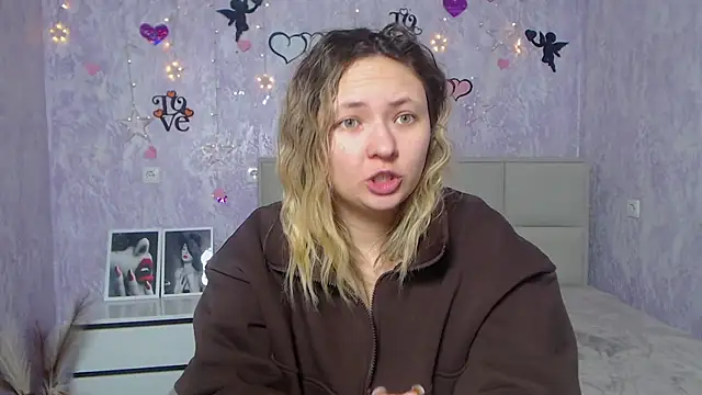 Snapshot of SallyVerda chatting on 02-21-25, 06:48 SallyVerda online show from 02-21-25, 06:48