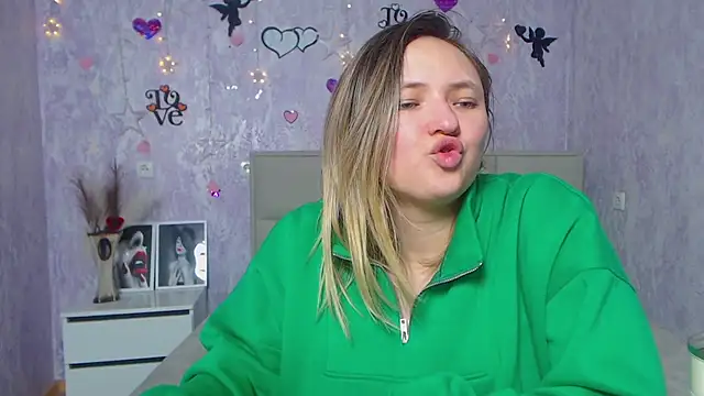 Snapshot of SallyVerda chatting on 02-25-25, 09:48 SallyVerda online show from 02-25-25, 09:48