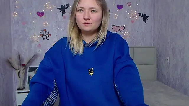 Snapshot of SallyVerda chatting on 02-18-25, 10:38 SallyVerda online show from 02-18-25, 10:38
