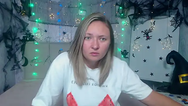 Snapshot of SallyVerda chatting on 10-16-25, 06:16 SallyVerda online show from 10-16-25, 06:16