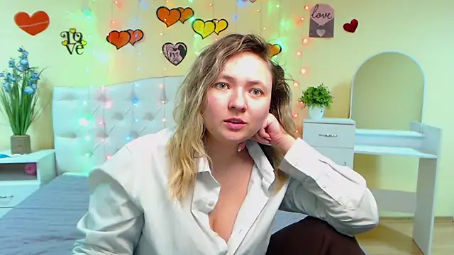 Snapshot of SallyVerda chatting on 02-28-25, 12:43 SallyVerda online show from 02-28-25, 12:43