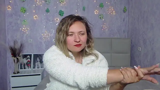 Snapshot of SallyVerda chatting on 03-19-25, 12:59 SallyVerda online show from 03-19-25, 12:59
