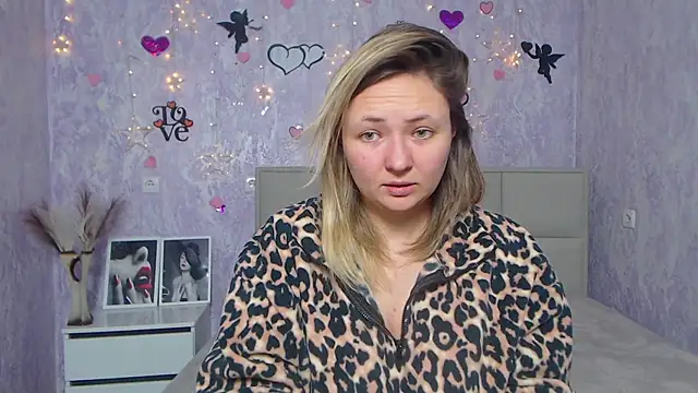 Snapshot of SallyVerda chatting on 02-13-25, 07:42 SallyVerda online show from 02-13-25, 07:42
