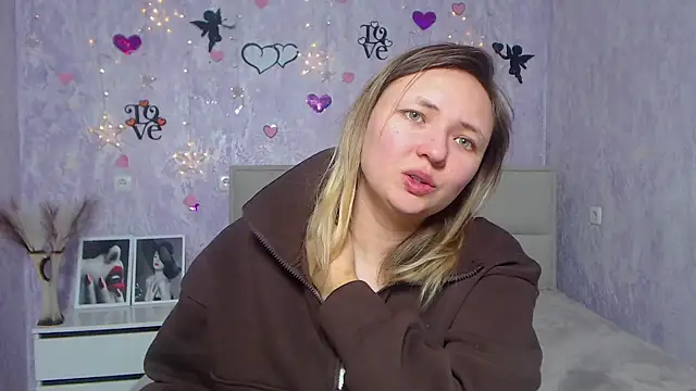 Snapshot of SallyVerda chatting on 02-13-25, 04:43 SallyVerda online show from 02-13-25, 04:43