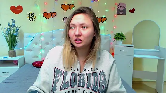Snapshot of SallyVerda chatting on 02-14-25, 06:19 SallyVerda online show from 02-14-25, 06:19