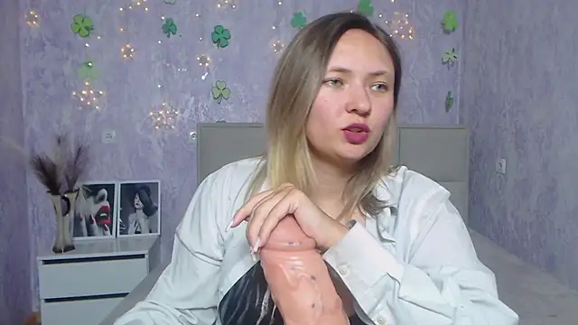 Snapshot of SallyVerda chatting on 03-21-25, 01:34 SallyVerda online show from 03-21-25, 01:34