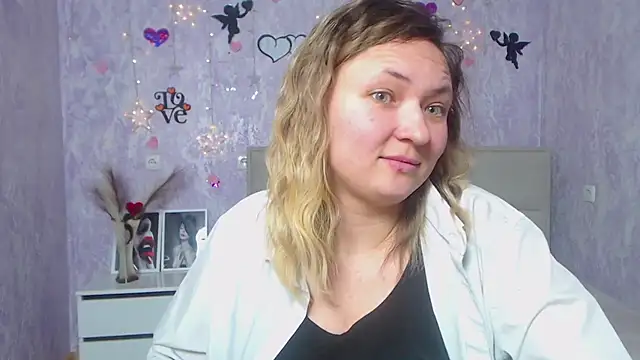 Snapshot of SallyVerda chatting on 02-20-25, 01:03 SallyVerda online show from 02-20-25, 01:03