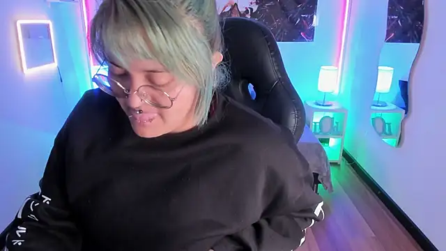 lucky-leah online show from 01-17-26, 03:32