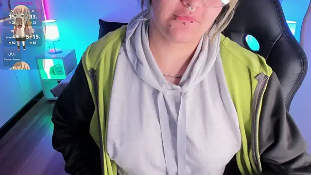 lucky-leah online show from 10-30-25, 03:49