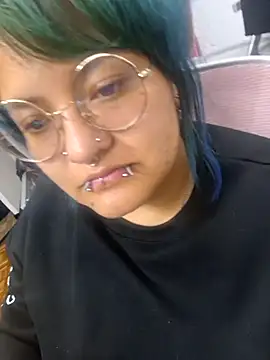 Snapshot of lucky-leah chatting on 06-02-26, 03:39 lucky-leah online show from 06-02-26, 03:39