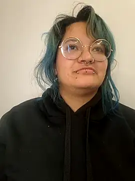 lucky-leah online show from 07-18-26, 04:10