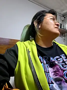 lucky-leah online show from 11-15-25, 03:32