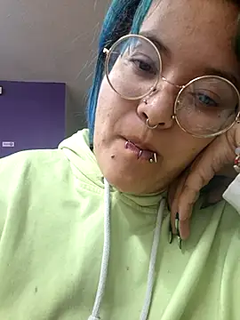 Snapshot of lucky-leah chatting on 05-15-26, 03:37 lucky-leah online show from 05-15-26, 03:37