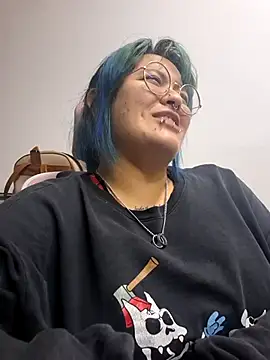 Snapshot of lucky-leah chatting on 05-20-26, 03:03 lucky-leah online show from 05-20-26, 03:03