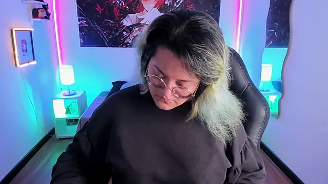 lucky-leah online show from 11-14-25, 04:38