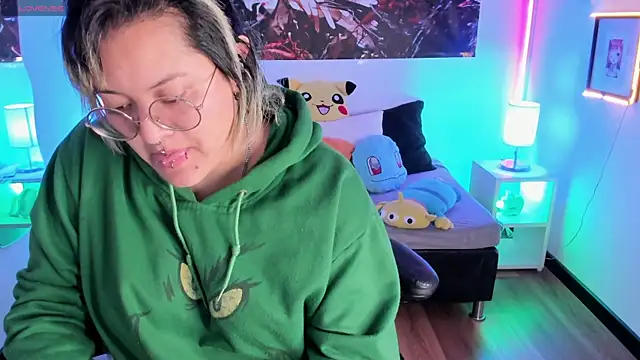 lucky-leah online show from 09-12-25, 03:50