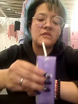 Snapshot of lucky-leah chatting on 06-03-26, 03:40 lucky-leah online show from 06-03-26, 03:40
