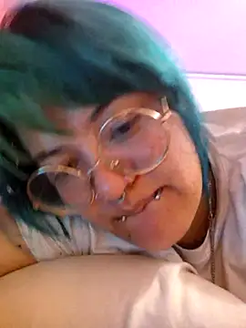Snapshot of lucky-leah chatting on 06-11-26, 03:47 lucky-leah online show from 06-11-26, 03:47