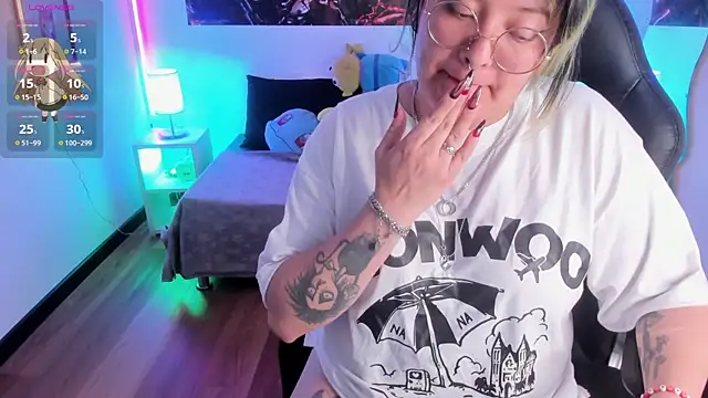 lucky-leah online show from 11-30-25, 04:02