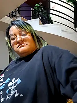 lucky-leah online show from 11-19-25, 03:06