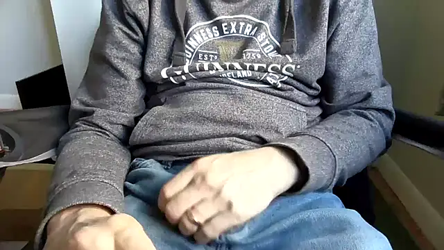 hornyguyuk1973 online show from 03-13-26, 08:19