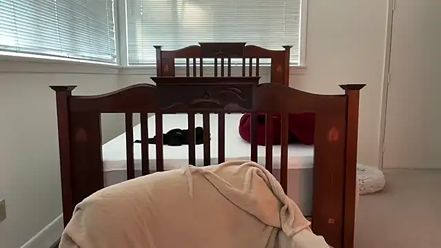 YUMIandbigWOLF online show from 03-31-26, 11:40