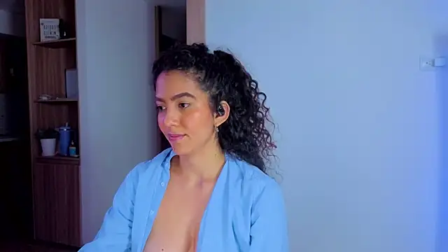 Snapshot of arteverena chatting on 04-28-26, 02:27 arteverena online show from 04-28-26, 02:27