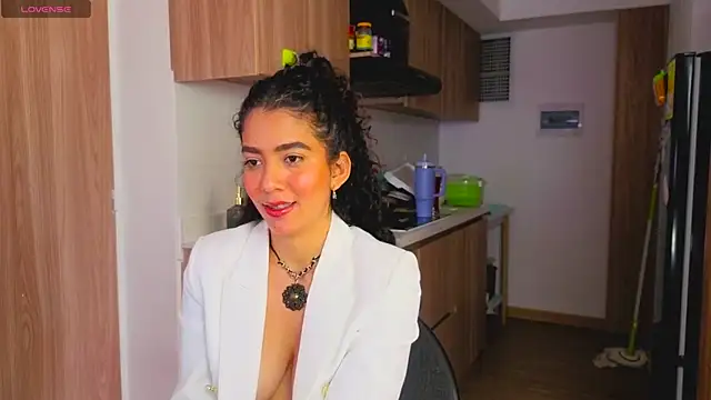 Snapshot of arteverena chatting on 05-20-26, 06:49 arteverena online show from 05-20-26, 06:49