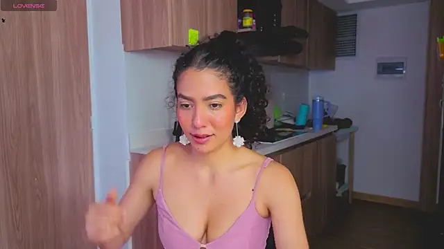 Snapshot of arteverena chatting on 05-19-26, 06:15 arteverena online show from 05-19-26, 06:15