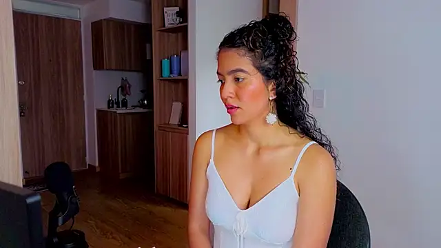 Snapshot of arteverena chatting on 04-14-26, 05:51 arteverena online show from 04-14-26, 05:51