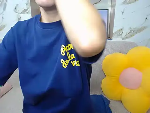 Love bug15 online show from 10-03-25, 03:20