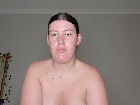 C1eopatra online show from 12-21-25, 07:26